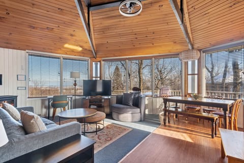 Villa #5- High Five | Living area | TV, fireplace, DVD player