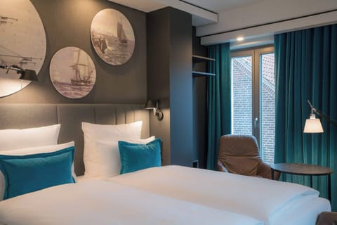 In-room safe, desk, soundproofing, free WiFi