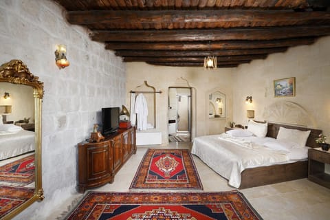 Deluxe Room | Minibar, desk, laptop workspace, soundproofing