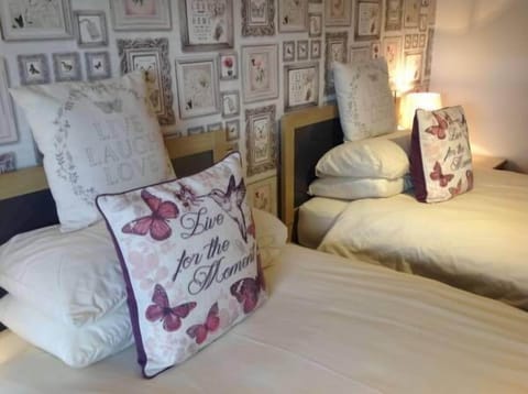 Twin Room | Room amenity