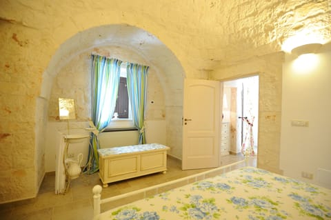 Deluxe Apartment, 1 Bedroom | Desk, soundproofing, cribs/infant beds, free WiFi