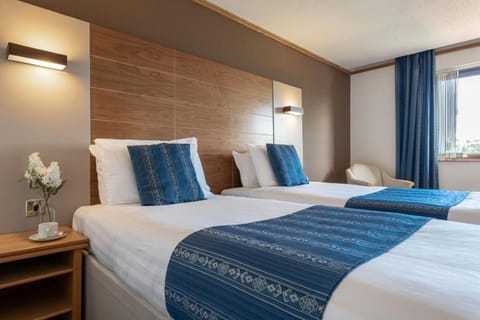 Standard Twin Room | Desk, blackout drapes, iron/ironing board, free WiFi