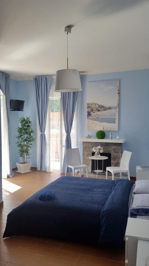 Comfort Suite, 1 Bedroom, Fireplace | Premium bedding, down comforters, desk, free WiFi