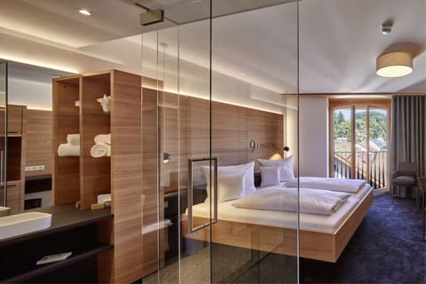 Comfort Double Room, 1 King Bed, Non Smoking | Living area | Flat-screen TV