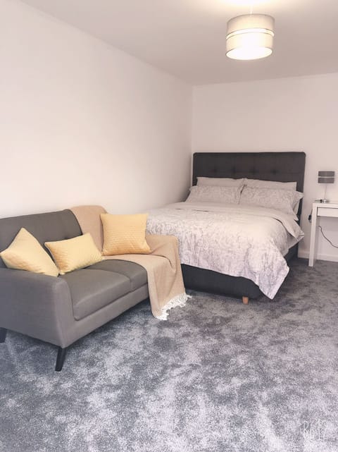 Double Room | Living area | Flat-screen TV, DVD player