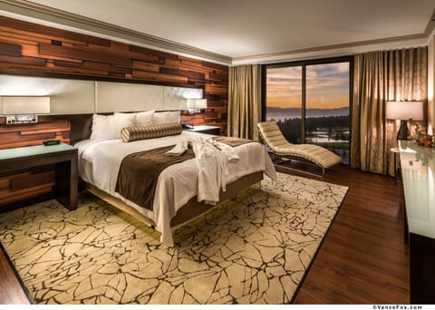 In-room safe, desk, iron/ironing board, bed sheets