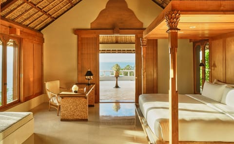 Suite (Ocean Suite) | Minibar, in-room safe, individually decorated, individually furnished