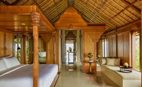 Suite (Pool Suite) | Minibar, in-room safe, individually decorated, individually furnished