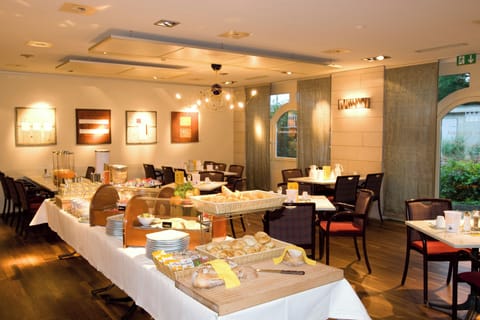 Daily buffet breakfast (CHF 14.99 per person)