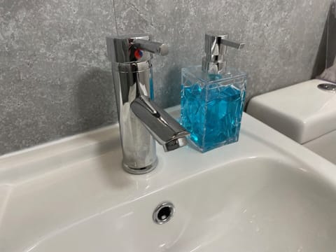 Standard Twin Room, Ensuite (1st Floor) | Bathroom