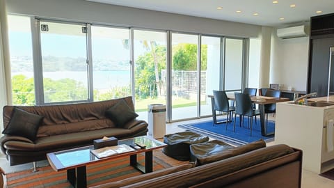 Holiday Home | Desk, WiFi (free), bed sheets