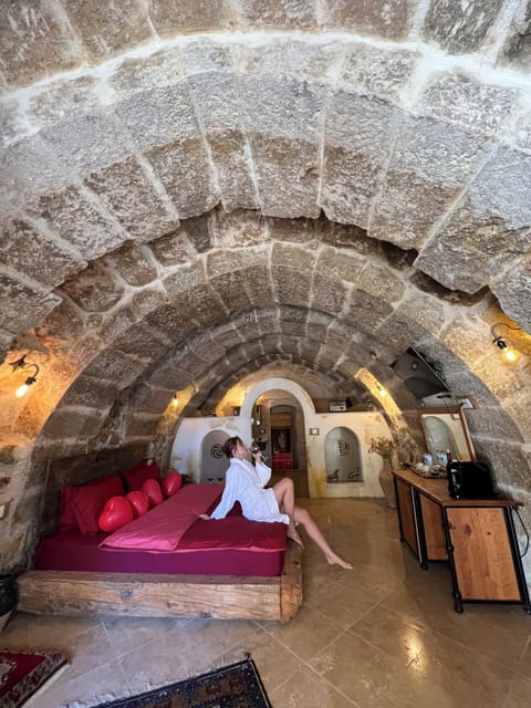 Desk, soundproofing, free WiFi