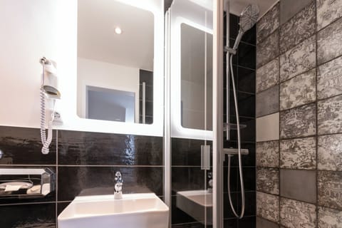 Standard Double Room | Minibar, in-room safe, desk, iron/ironing board