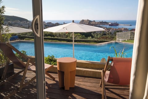 Superior Double Room | Minibar, in-room safe, desk, laptop workspace