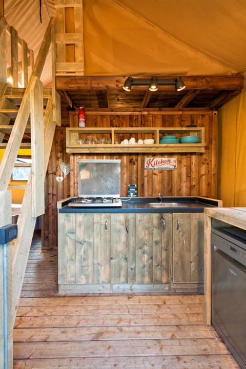 Tent | Down comforters, bed sheets