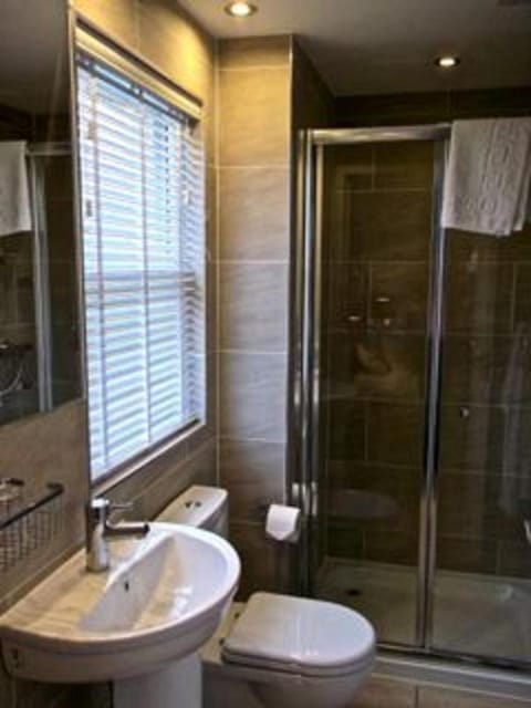 Family Room | Bathroom | Hair dryer, towels