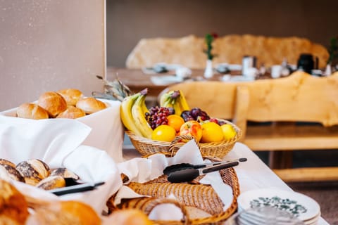 Daily buffet breakfast for a fee