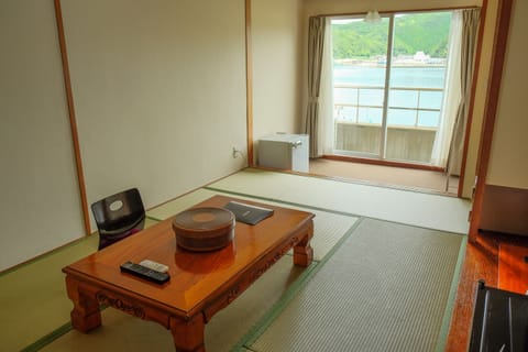 Japanese Style Room For 3 People with Shared Bathroom and Toilet | In-room safe, WiFi (free)
