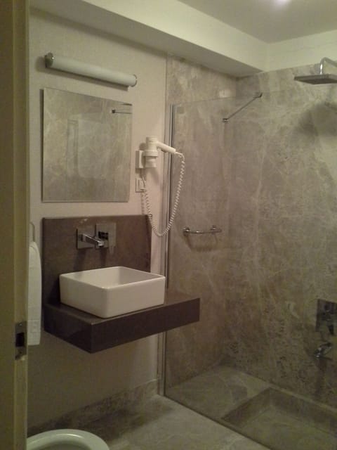 Suite | Bathroom sink