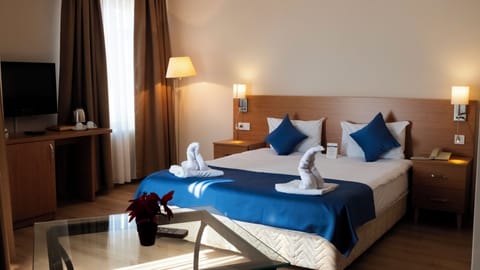 Minibar, in-room safe, soundproofing, free WiFi