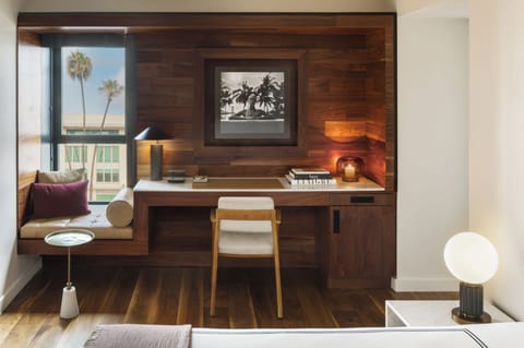 Club Studio | Premium bedding, minibar, in-room safe, iron/ironing board