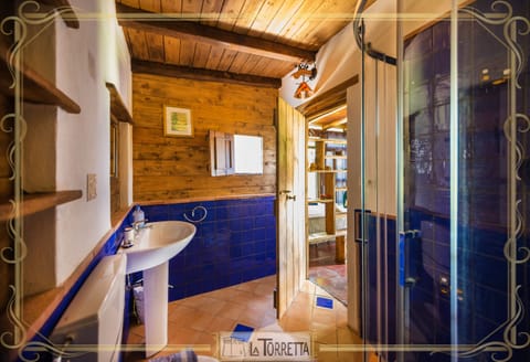 Superior Room, Terrace, Sea View | Bathroom | Shower, hair dryer, bidet, towels