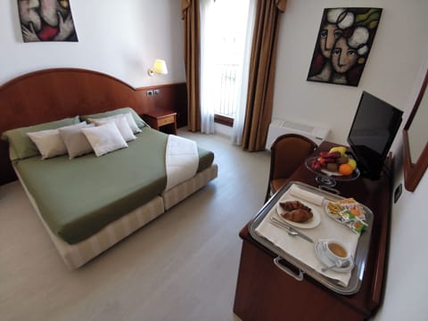 Premium bedding, minibar, in-room safe, desk