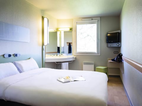 Double Room | Desk, soundproofing, free WiFi, bed sheets