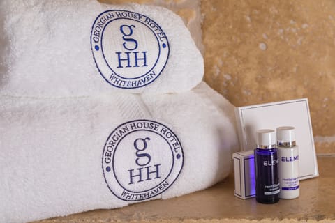 Classic Single Room | Bathroom | Free toiletries, hair dryer, bathrobes, towels