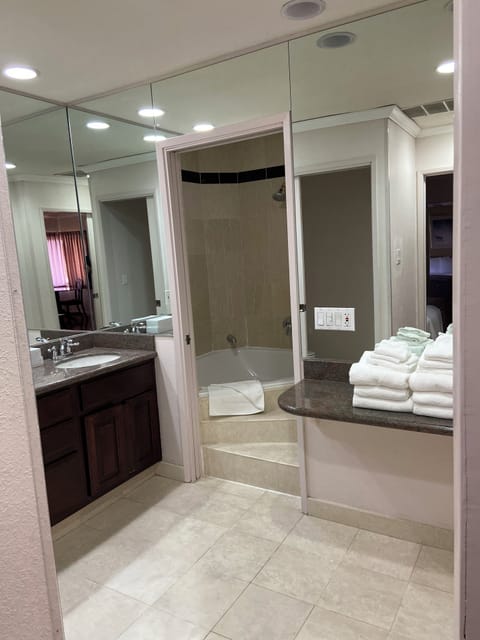 Apartment, 2 Bedrooms | Bathroom | Free toiletries, hair dryer, towels