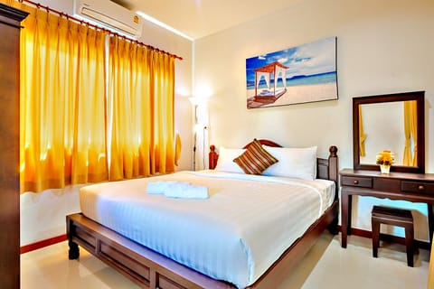 Family Suite, 2 Bedrooms | Desk, laptop workspace, free WiFi, bed sheets