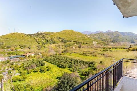 Standard Triple Room, 1 Bedroom, Ensuite | Terrace/patio