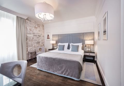 Superior Twin Room | Down comforters, minibar, in-room safe, desk