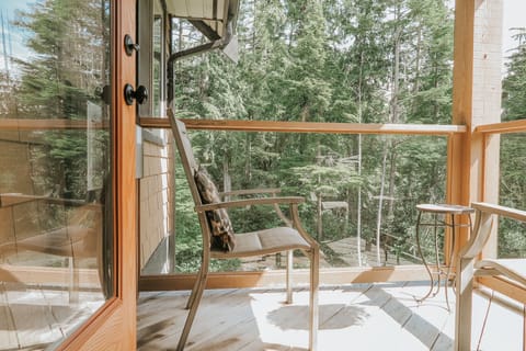 Romantic Studio Suite, 1 Queen Bed (Hummingbird) | Balcony