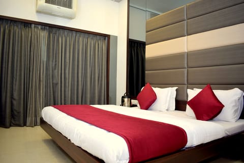 In-room safe, desk, soundproofing, WiFi (free)