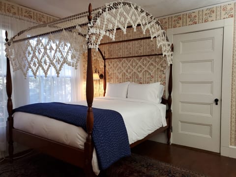 Deluxe Room, 1 Queen Bed, Fireplace (Room 10) | Free WiFi, bed sheets