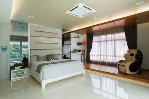 Executive Bungalow | 8 bedrooms, premium bedding, in-room safe, desk