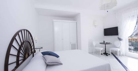 Superior Room | 1 bedroom, premium bedding, minibar, in-room safe