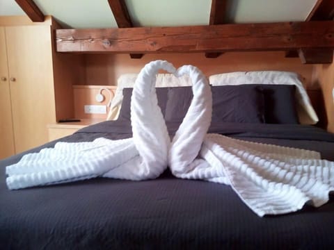 1 bedroom, premium bedding, desk, free WiFi