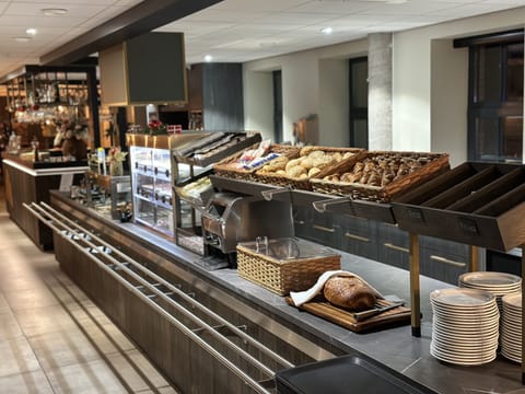 Daily buffet breakfast for a fee