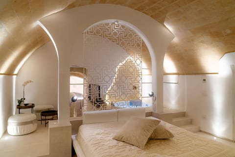 Luxury Studio Suite | Premium bedding, free minibar items, in-room safe, desk