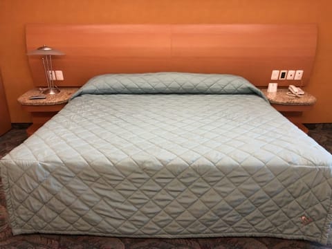 Room | Desk, free WiFi, bed sheets