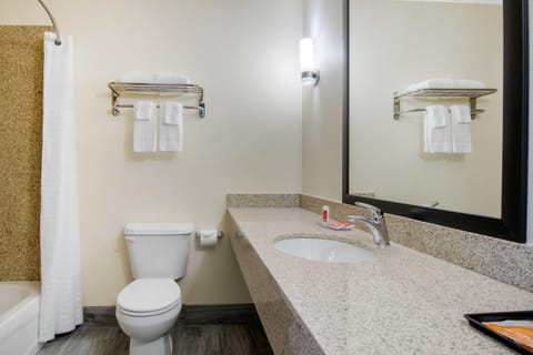 Standard Room, 1 Queen Bed, Non Smoking | Premium bedding, desk, blackout drapes, soundproofing