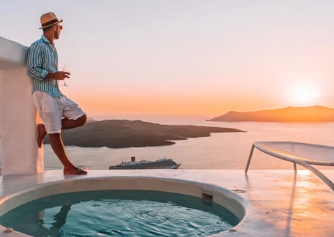 Honeymoon Suite, Hot Tub, Sea View | Minibar, in-room safe, soundproofing, iron/ironing board (on request)