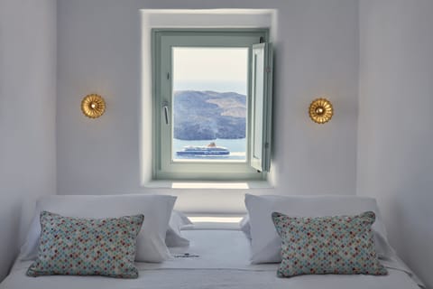 Junior Suite, Hot Tub, Sea View | Minibar, in-room safe, soundproofing, iron/ironing board