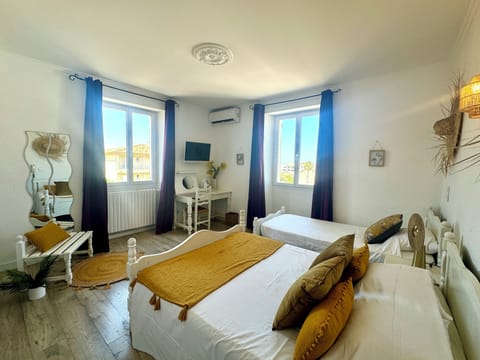 Standard Triple Room | Minibar, individually decorated, individually furnished, desk