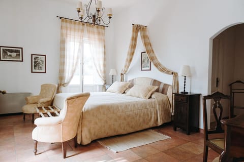 Deluxe Double Room | Premium bedding, minibar, in-room safe, individually decorated