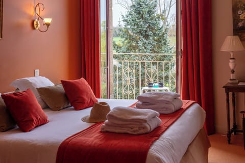 Privilege Double | Premium bedding, in-room safe, individually decorated, desk