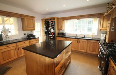 Premier Villa, Multiple Bedrooms, Hill View | Shared kitchen | Fridge, microwave, oven, stovetop