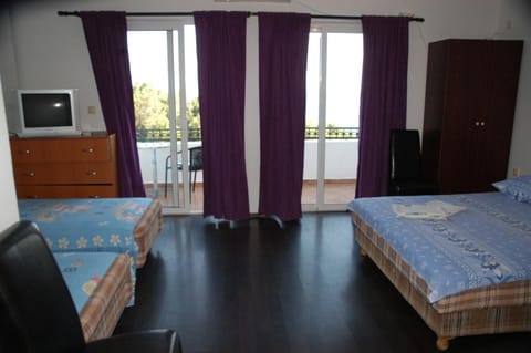 Desk, soundproofing, iron/ironing board, free WiFi